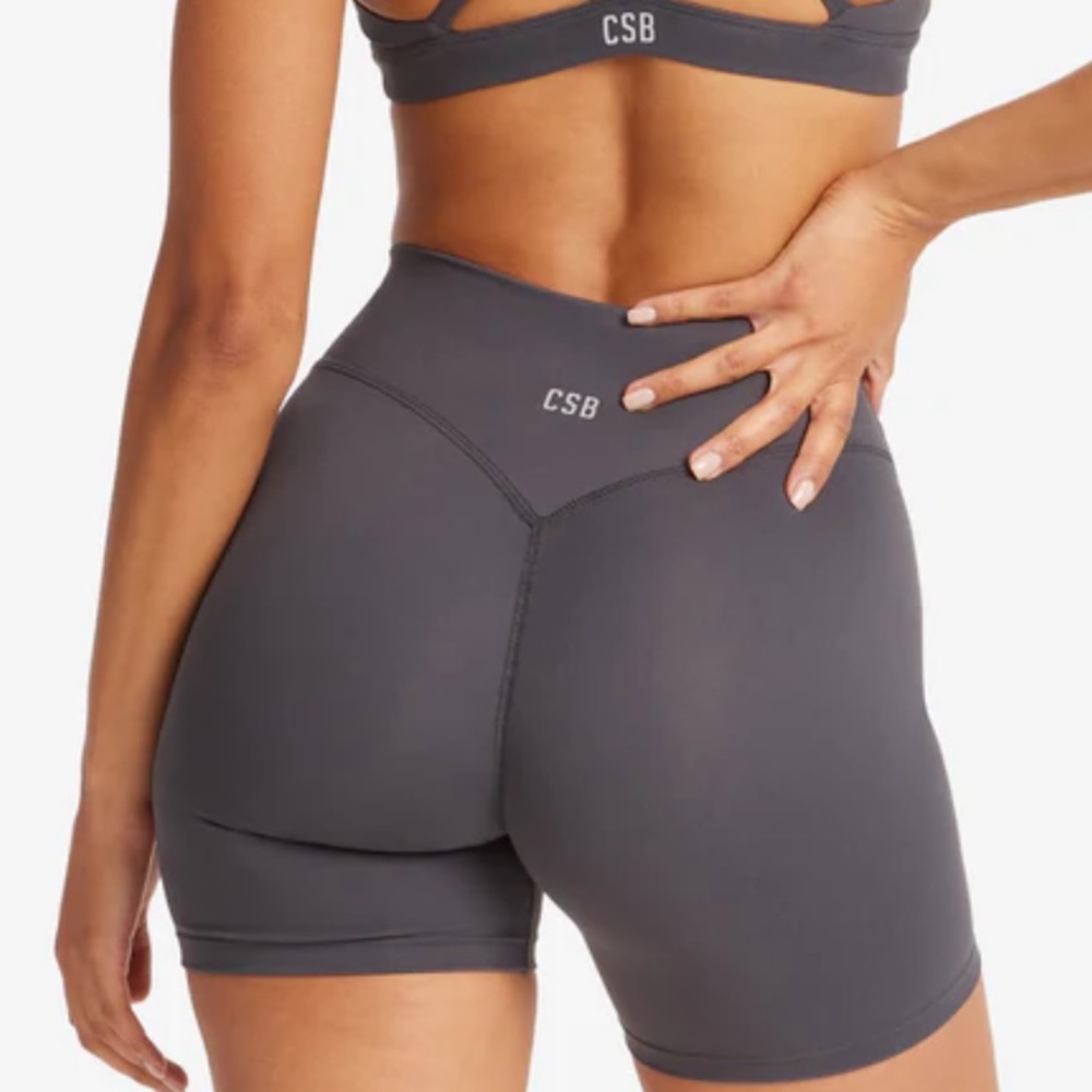 CSB FORM INVISIBLE SCRUNCH SHORTS 5”